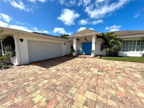 283 Cypress Way W in Naples, FL - Building Photo - Building Photo