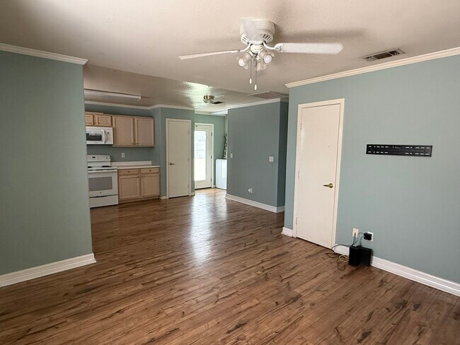 408 N Ave C in Bishop, TX - Building Photo - Building Photo