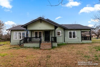 410 SE 3rd St in Kerens, TX - Building Photo - Building Photo