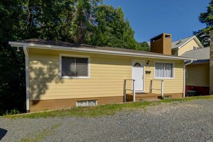 514 Hillsborough St in Chapel Hill, NC - Building Photo