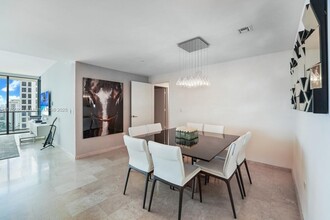 68 SE 6th St, Unit 1603 in Miami, FL - Building Photo - Building Photo