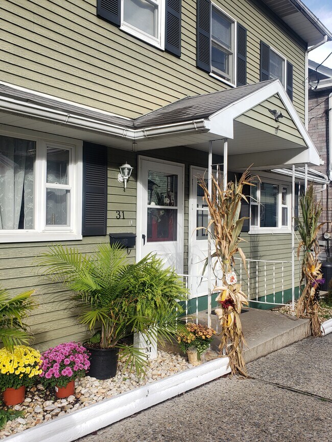 33 Willow Ave Rentals in Slatington, PA