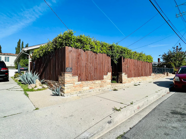 5253 Auckland Ave in Los Angeles, CA - Building Photo - Building Photo