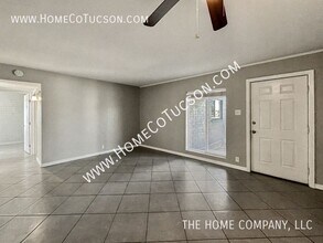 2404 E Cameron Vista in Tucson, AZ - Building Photo - Building Photo
