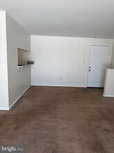 6609 Rapid Water Way in Glen Burnie, MD - Building Photo - Building Photo