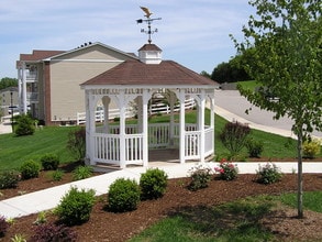 Summit Valley Apartments in Pacific, MO - Foto de edificio - Building Photo