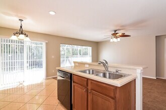 406 Chimney Rock Dr in Ruskin, FL - Foto de edificio - Building Photo