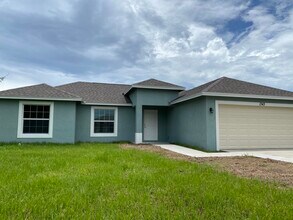 1743 SE Gaskins Cir in Port St. Lucie, FL - Foto de edificio - Building Photo
