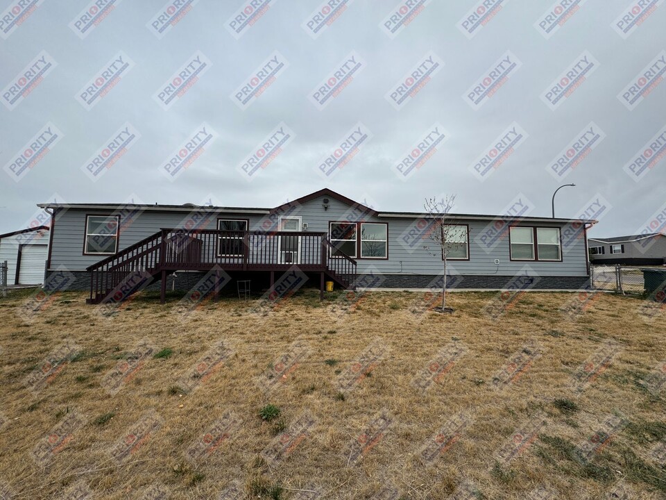 3814 Foothills Blvd in Gillette, WY - Building Photo