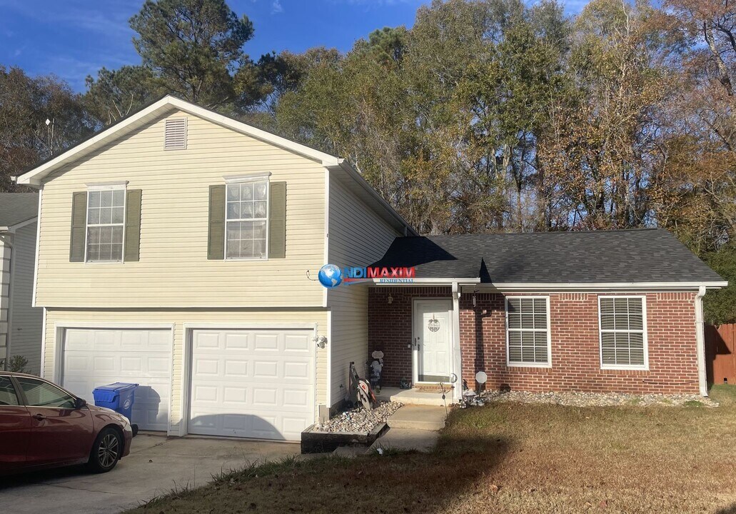 784 Kilkenny Cir in Lithonia, GA - Building Photo