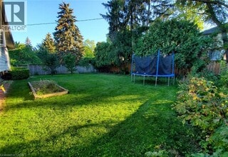 350 Oakwood Dr in Burlington, ON - Building Photo - Building Photo