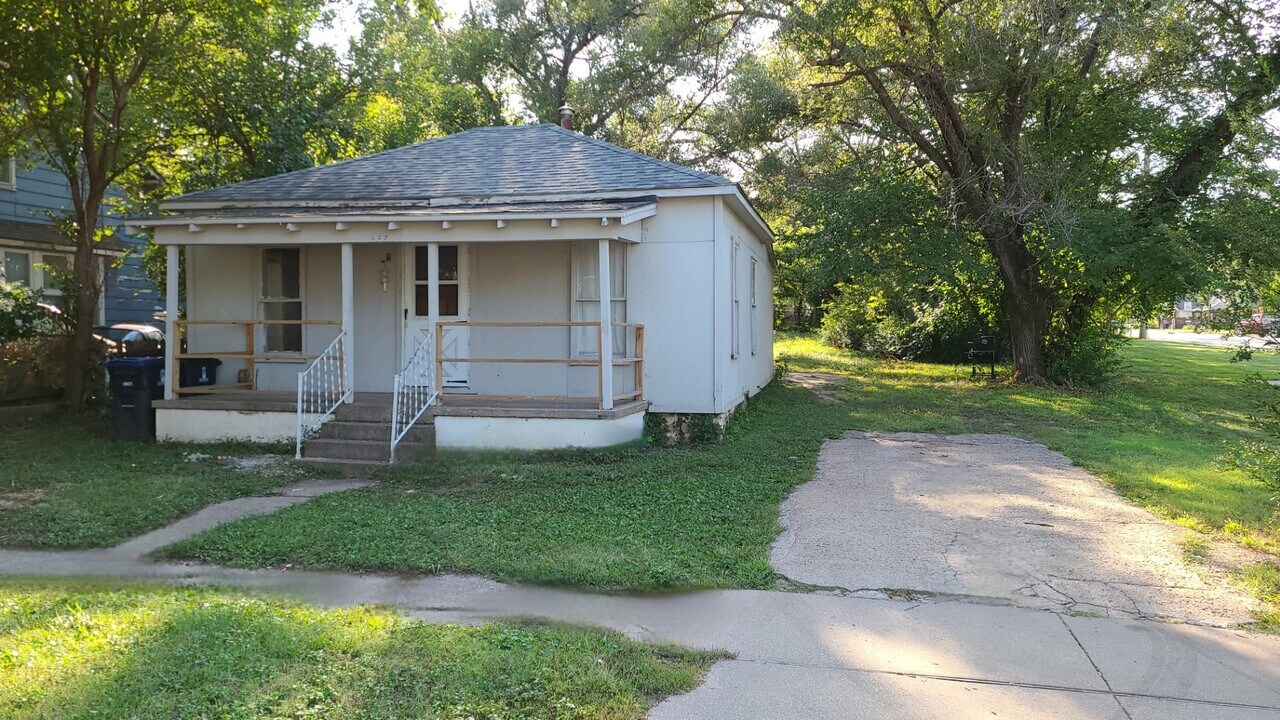 627 N Atchison St in El Dorado, KS - Building Photo