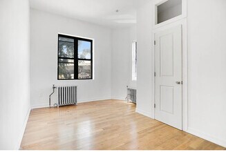 151 Kingsland Ave in Brooklyn, NY - Building Photo - Building Photo