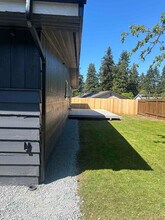 22205 64th Ave W in Mountlake Terrace, WA - Foto de edificio - Building Photo