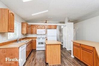 1405 Compton St in Brandon, FL - Foto de edificio - Building Photo