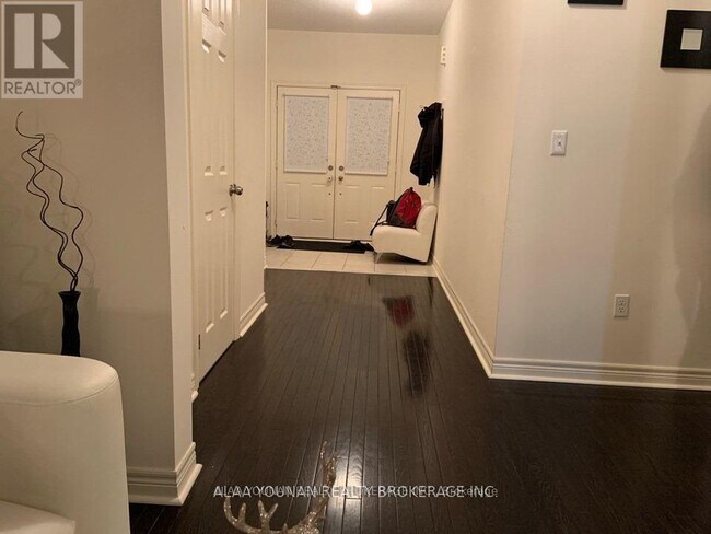 1055 Job Cres in Milton, ON - Building Photo - Building Photo