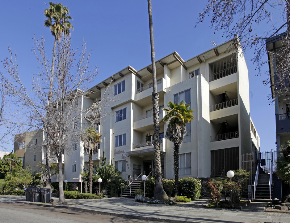 Fontana Lee in Oakland, CA - Building Photo