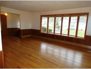 2437 Rhonda Dr in Vestal, NY - Building Photo - Building Photo