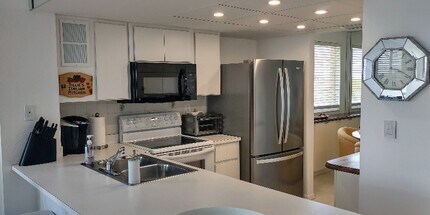 15171 Cedarwood Ln in Naples, FL - Building Photo - Building Photo