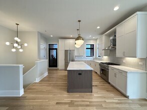 1757 W Le Moyne St in Chicago, IL - Building Photo - Building Photo