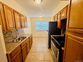 235-12 147th Dr in Queens, NY - Foto de edificio - Building Photo