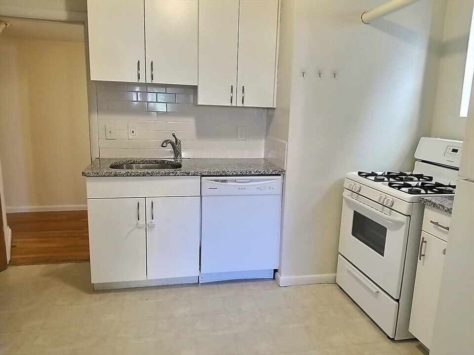 223 Saint Paul St, Unit B in Brookline, MA - Building Photo