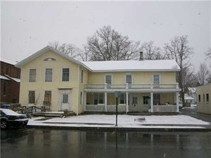 8 Church St in Phelps, NY - Building Photo