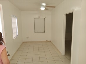 6471 SW 35th St in Miami, FL - Building Photo - Building Photo