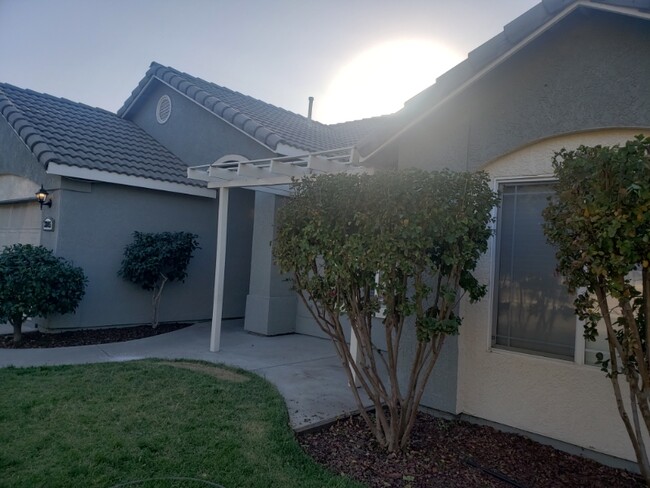 3305 S Martin St in Visalia, CA - Building Photo - Building Photo