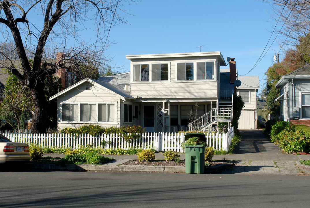 905 Spencer Ave in Santa Rosa, CA - Building Photo