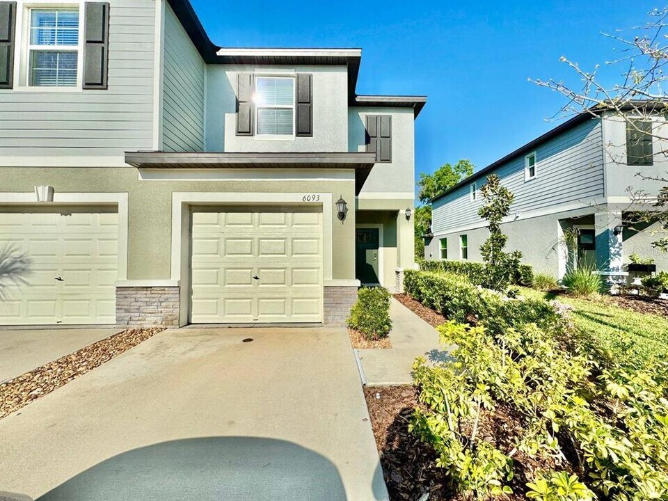 6093 Acara Ln in Land O Lakes, FL - Building Photo