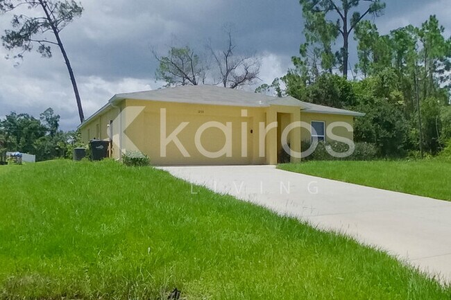 1233 Huntington St in North Port, FL - Building Photo - Building Photo