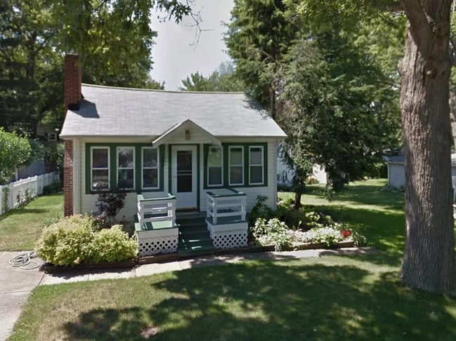 property at 174 Lakewood Dr