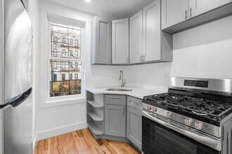 1208 St Marks Ave in Brooklyn, NY - Foto de edificio - Building Photo