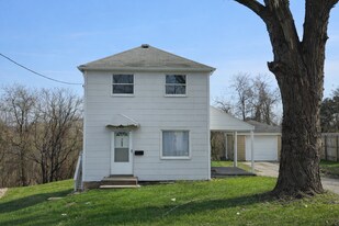 753 East Dr in Clairton, PA - Building Photo