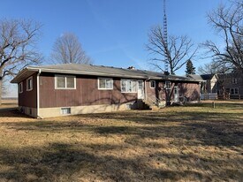 580 N State St in Hampshire, IL - Building Photo