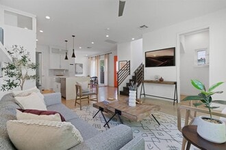 2500 Southland Dr in Austin, TX - Building Photo - Building Photo