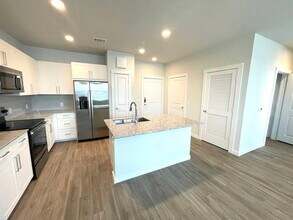 9219 Vista W Dr in San Antonio, TX - Building Photo - Building Photo