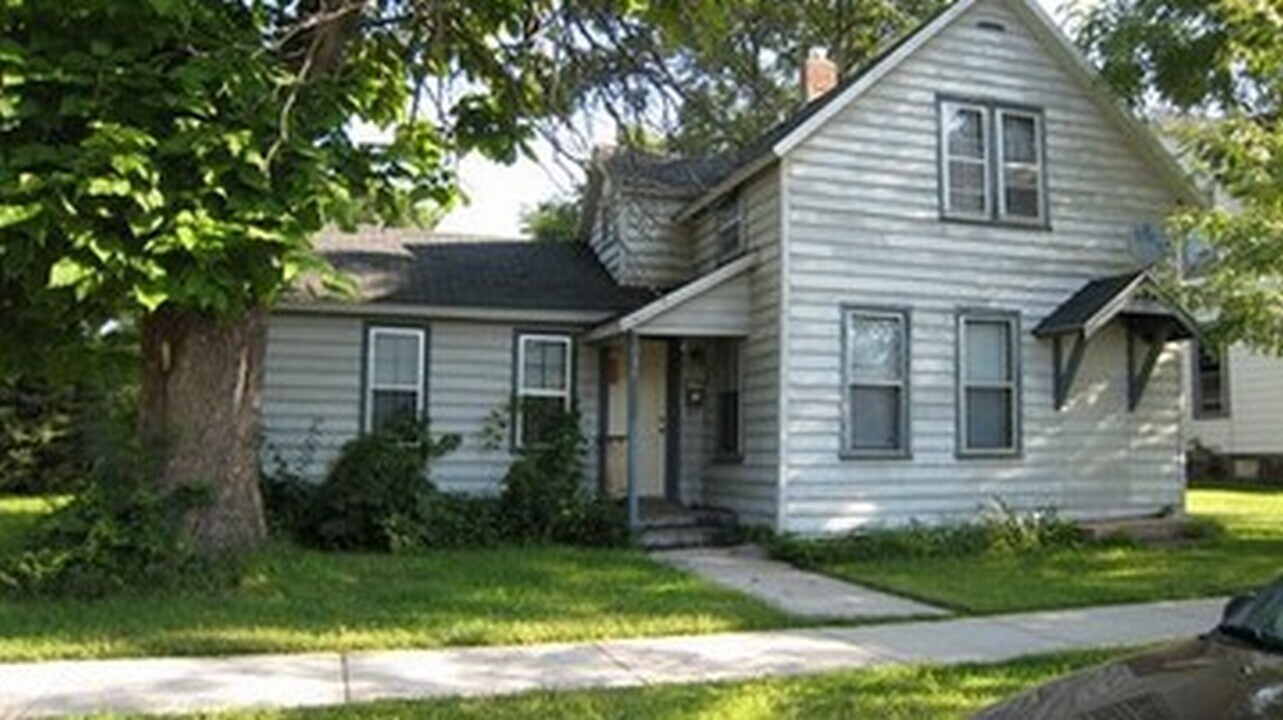 716 Water St in Eau Claire, WI - Building Photo