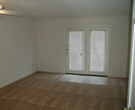 4000 Scruggs Dr in North Richland Hills, TX - Foto de edificio - Building Photo