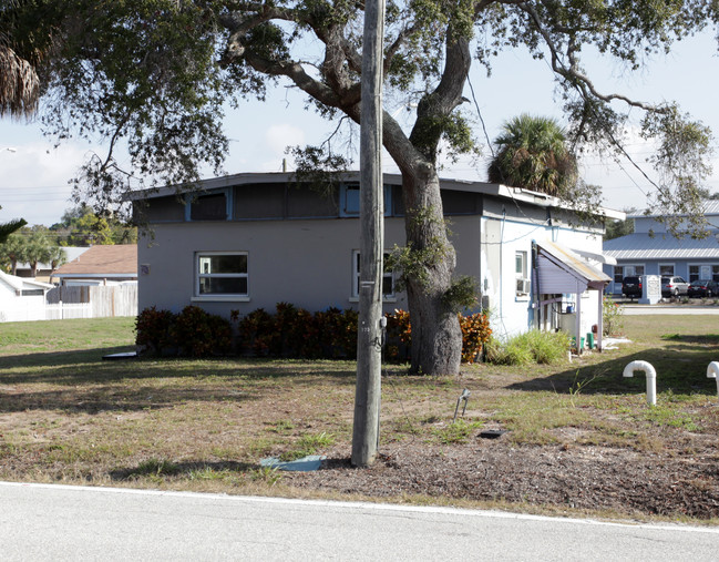 775 S McCall Rd in Englewood, FL - Foto de edificio - Building Photo