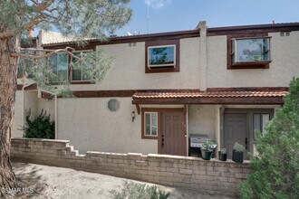5321 Colodny Dr in Agoura Hills, CA - Building Photo - Building Photo