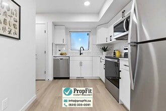 7344 Klapstein Cres SW in Edmonton, AB - Building Photo - Building Photo