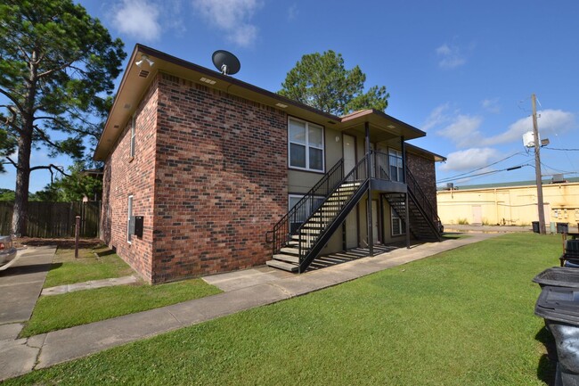 2150 N Sherwood Forest Dr in Baton Rouge, LA - Building Photo - Building Photo