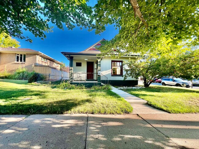 2903 W Denver Pl in Denver, CO - Foto de edificio - Building Photo