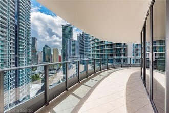 1000 Brickell Plz in Miami, FL - Foto de edificio - Building Photo