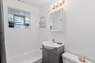 1725 Howard Ave in Des Plaines, IL - Building Photo - Building Photo