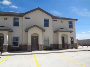 7209 Rocio Dr-Unit -204 in Laredo, TX - Building Photo - Building Photo