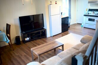 10207 Oak Ave in St. Louis, MO - Foto de edificio - Building Photo