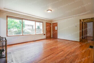 5905 NE 30th Ave in Portland, OR - Building Photo - Building Photo
